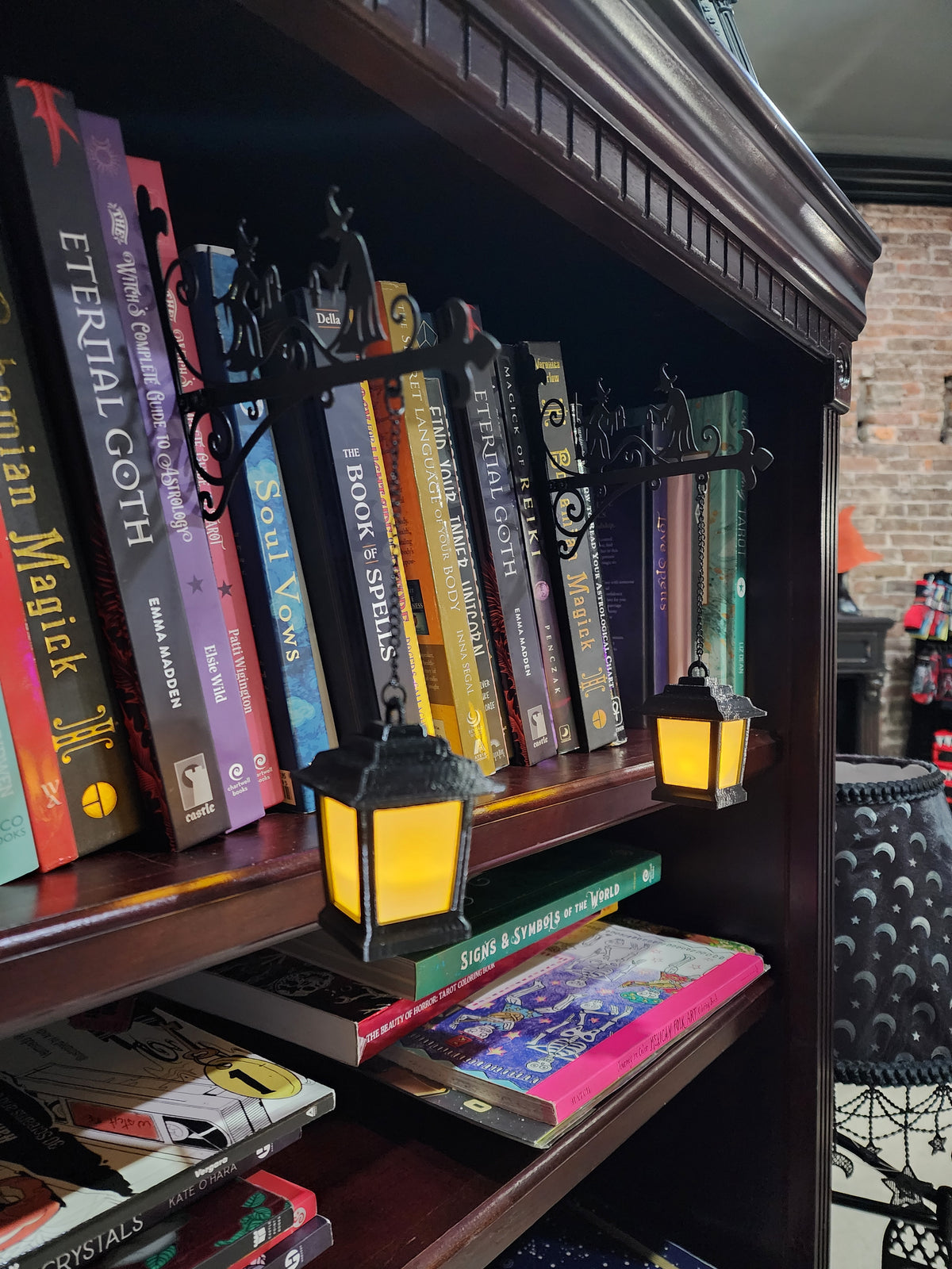 Witch Lantern Bookend – Battery-Operated Gothic Shelf Light
