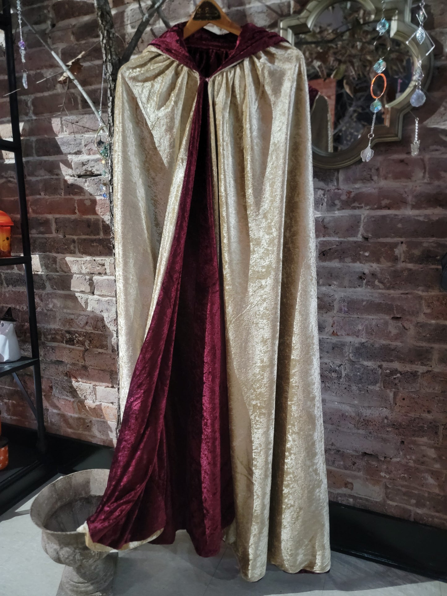 Hooded Cloak Reversible : Gold / Burgundy