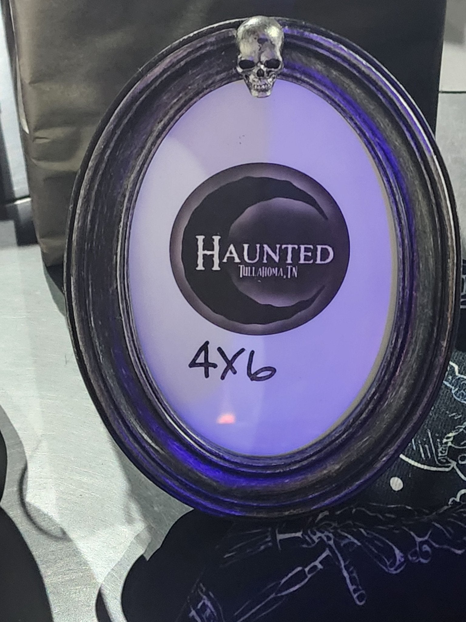 Black Distressed Skull Oval Picture Frame Home Decor - Gothic & Alternative Gift - Haunted