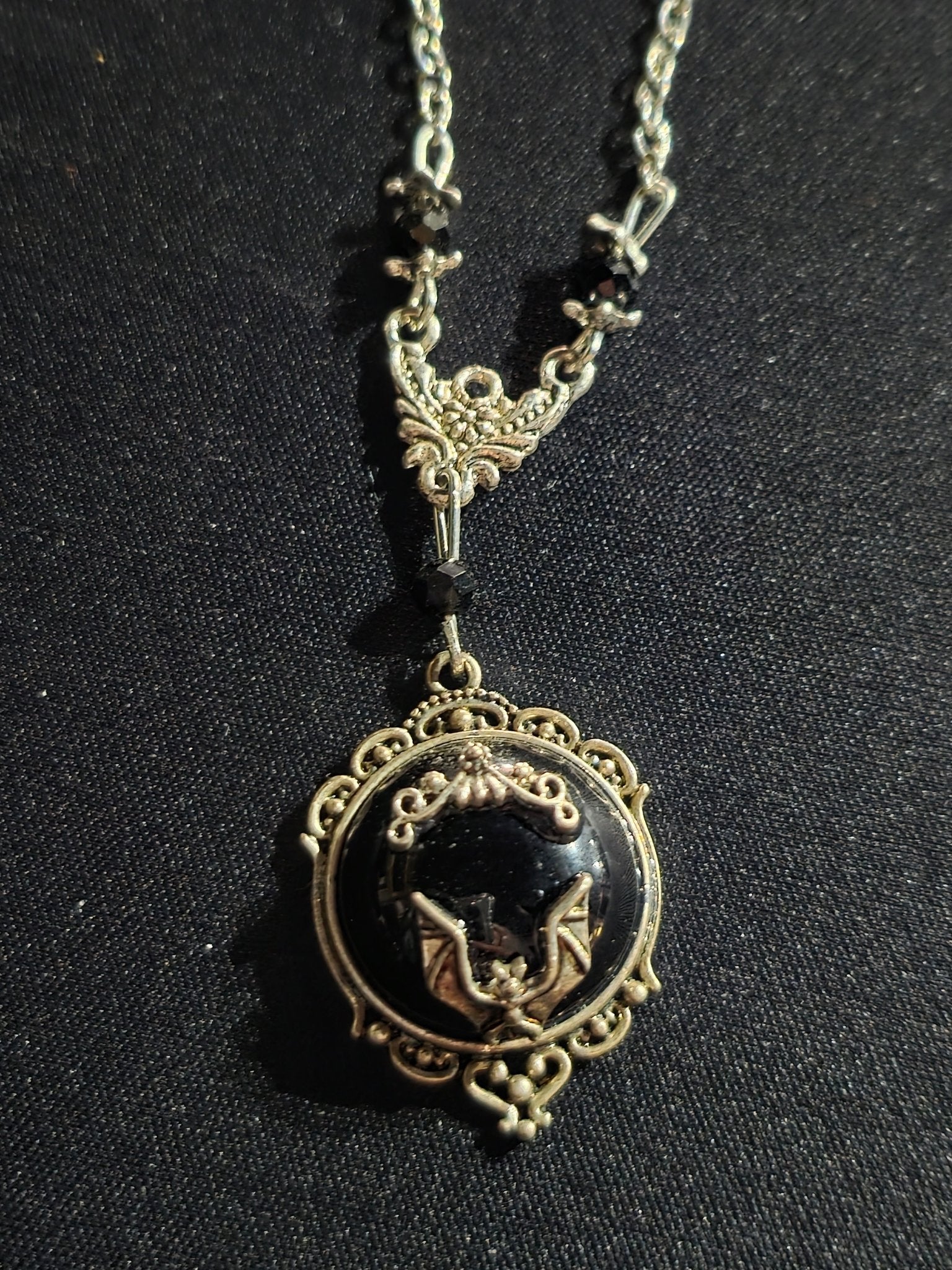 Black stone and bat victorian style necklace - Gothic & Alternative Gift - Haunted