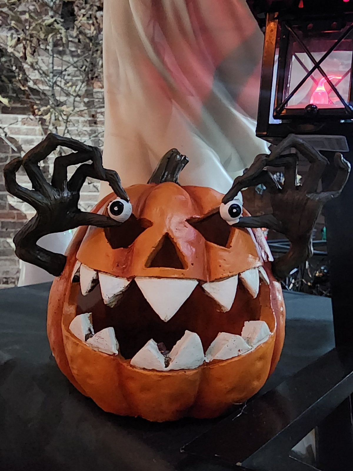 Crazy Eyes Light Up Jack-O-Lanterns Home Decor - Gothic & Alternative Gift - Haunted