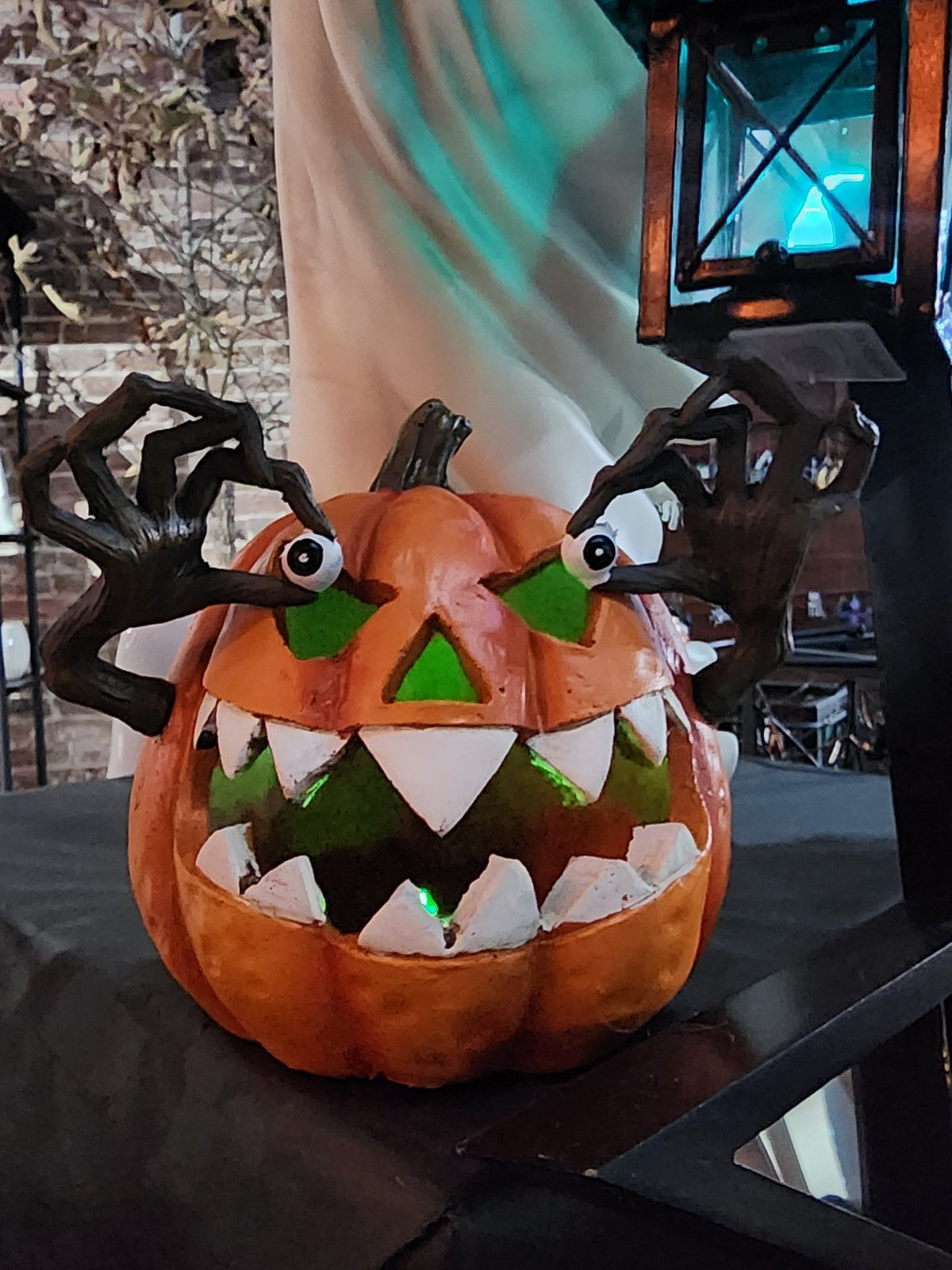 Crazy Eyes Light Up Jack-O-Lanterns Home Decor - Gothic & Alternative Gift - Haunted