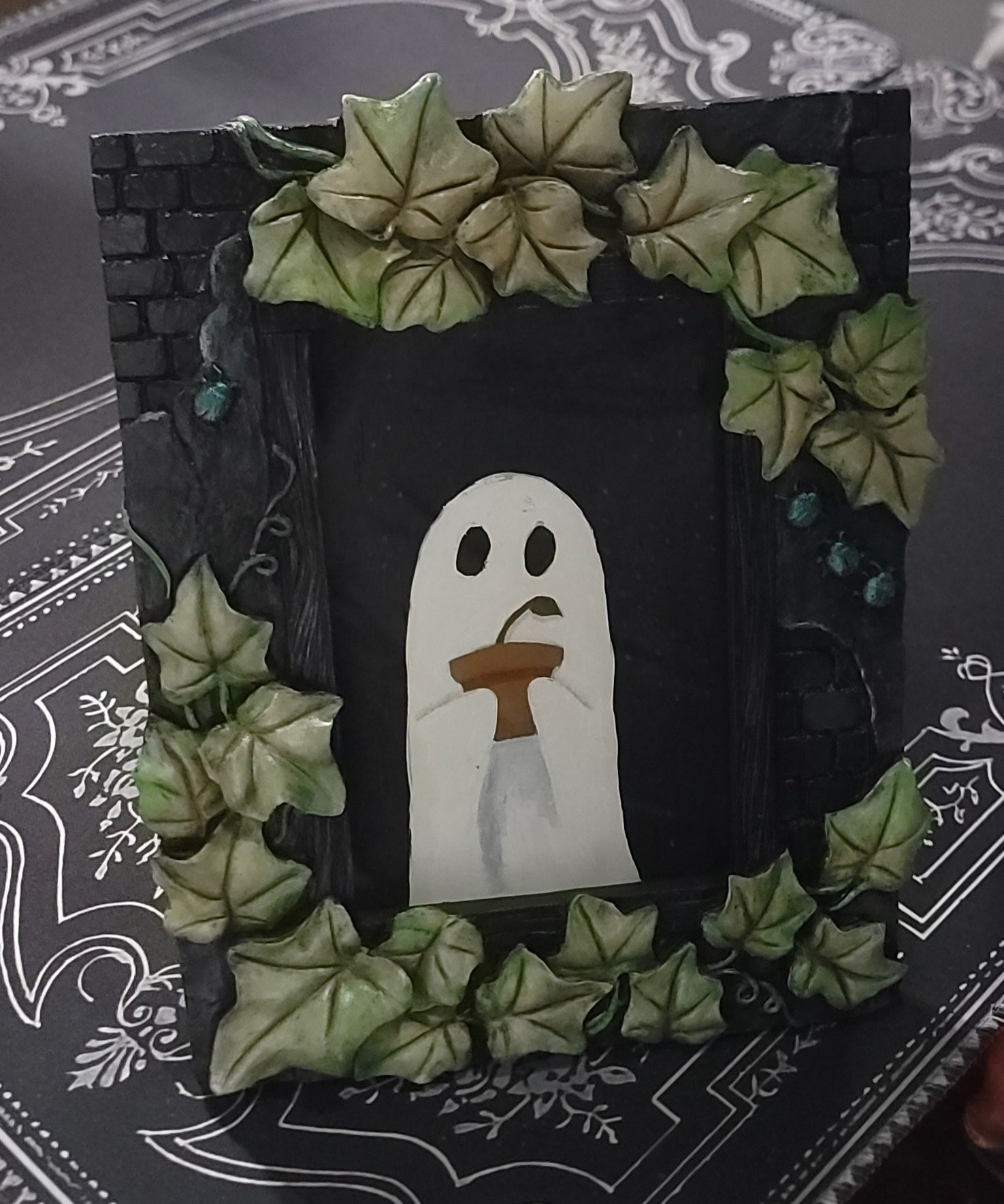 Handmade Original Ghost painting in 3D ivy leaf Frame Wall Hanging - Gothic & Alternative Gift - Haunted