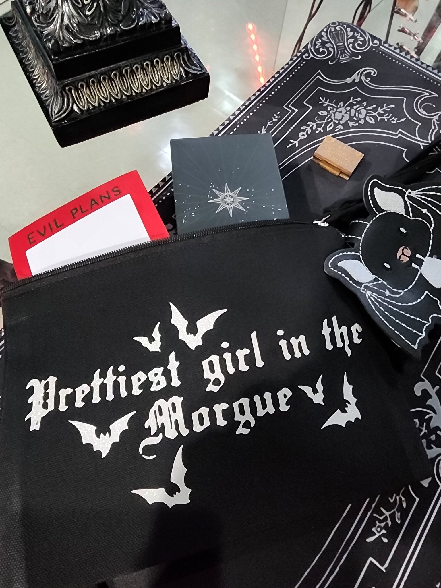 Prettiest girl in the Morgue Travel Bag Make up Bag Clothing - Gothic & Alternative Gift - Haunted