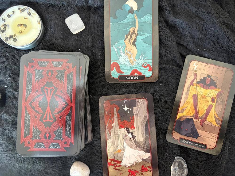 The Vampire's Tale Tarot Kit – 78 Cards & Gothic Guidebook Tarot Decks - Gothic & Alternative Gift - Haunted