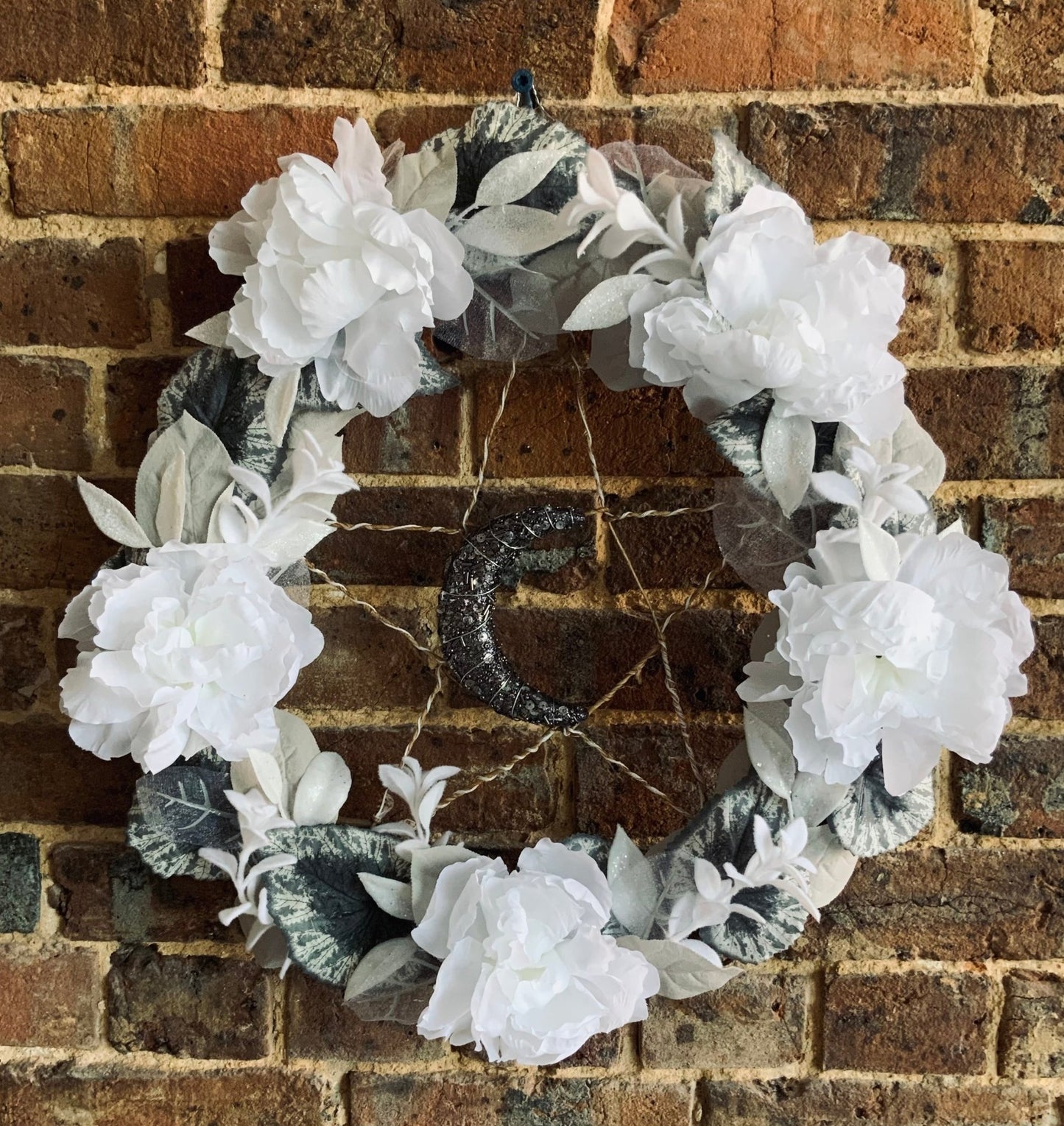 The white witch wreath Wreaths - Gothic & Alternative Gift - Haunted