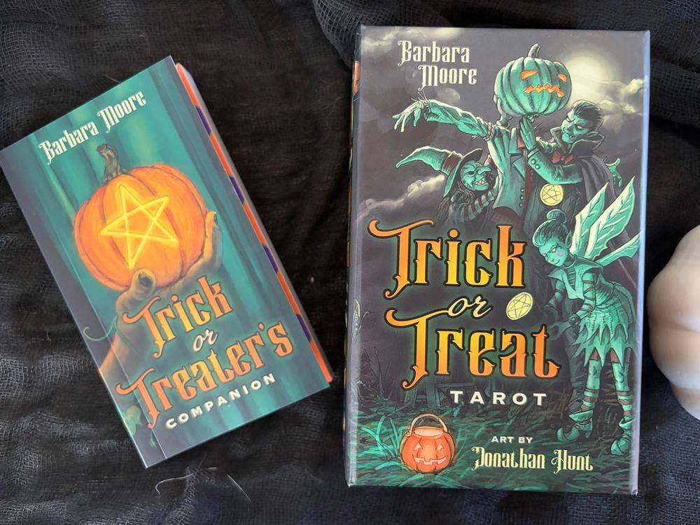 Trick or Treat Tarot Small Kit – 78 Halloween Cards & Guidebook Tarot Decks - Gothic & Alternative Gift - Haunted