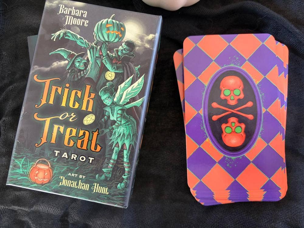 Trick or Treat Tarot Small Kit – 78 Halloween Cards & Guidebook Tarot Decks - Gothic & Alternative Gift - Haunted